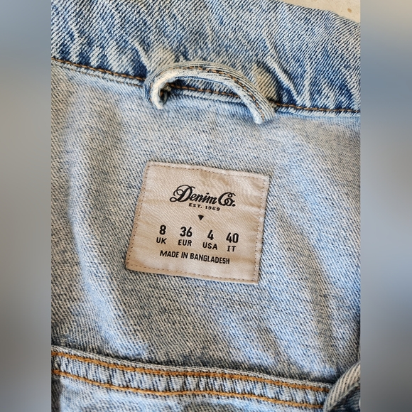 Denim & Co Distressed Jean Jacket Denim Light Wash Size 4 - Picture 8 of 10